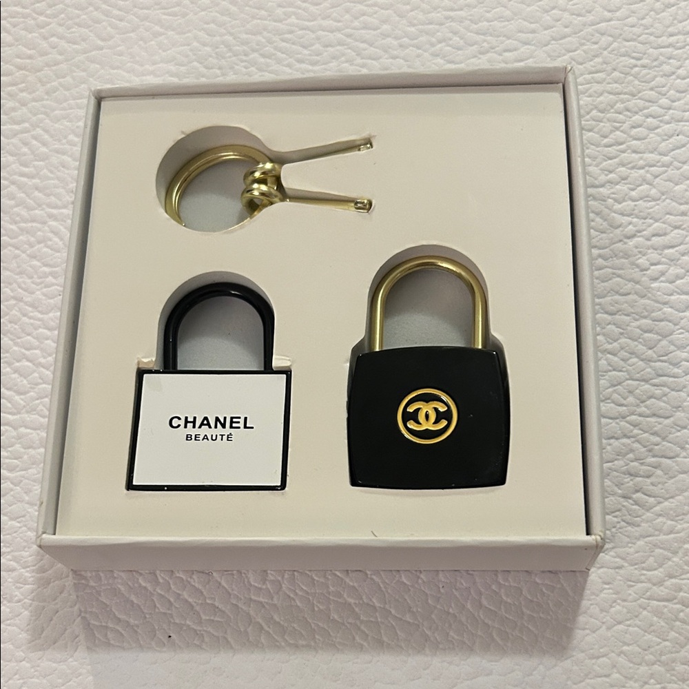 Chanel Beauté Black and Gold Padlock Set